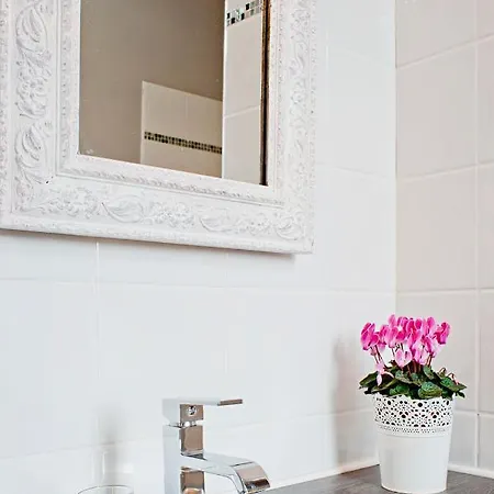 D'hotes La Guirosse فندق مبيت وإفطار 3*