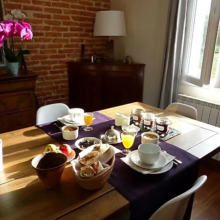 D'hotes La Guirosse فندق مبيت وإفطار 3*