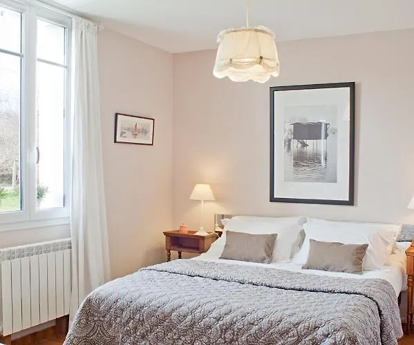 D'hotes La Guirosse Bed & Breakfast